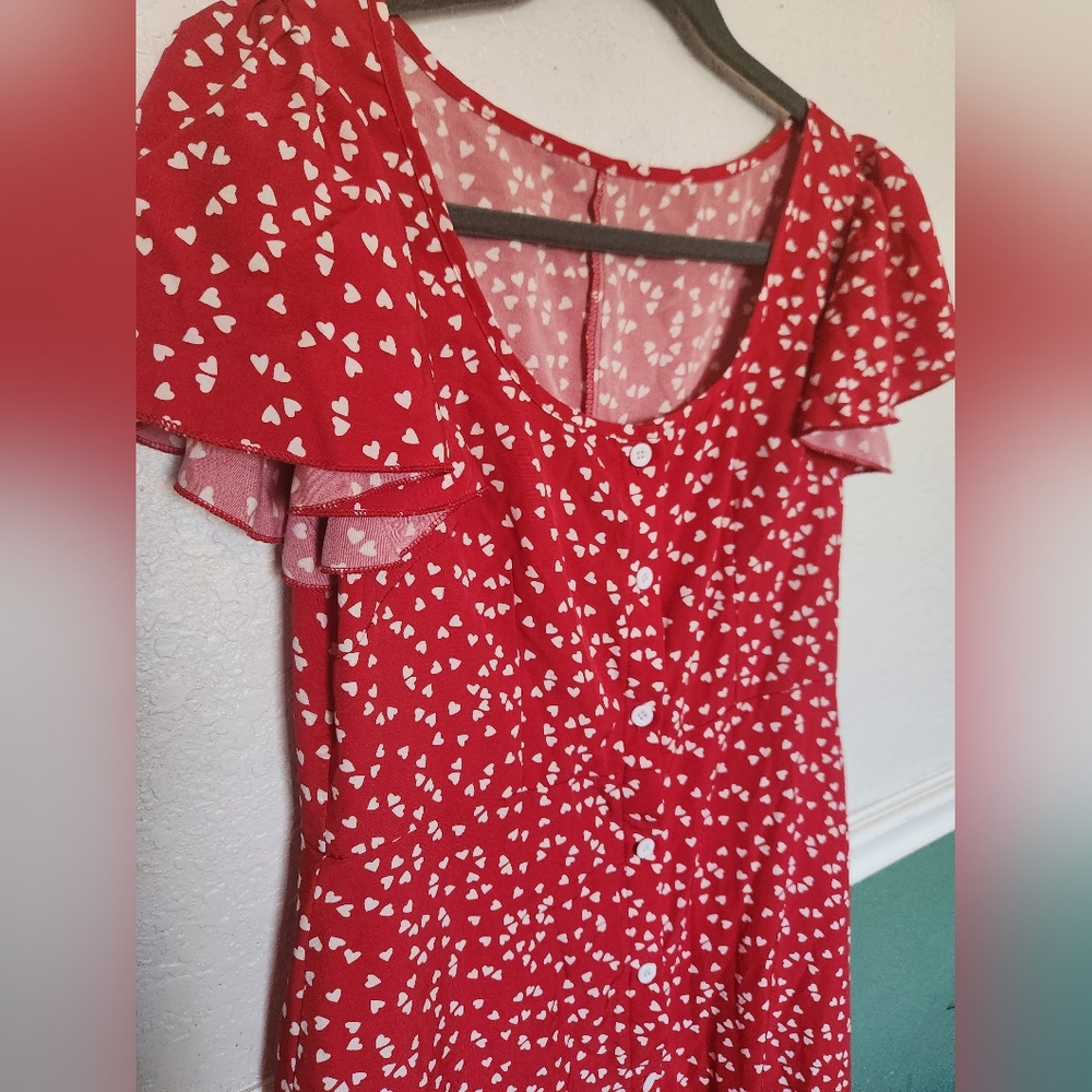 Red Heart Print Dress womens Size M RUFFLE SLEEVES‎